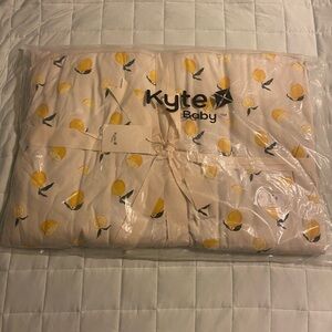 Kyte Baby Lemon Print Youth Blanket - Cream & Yellow